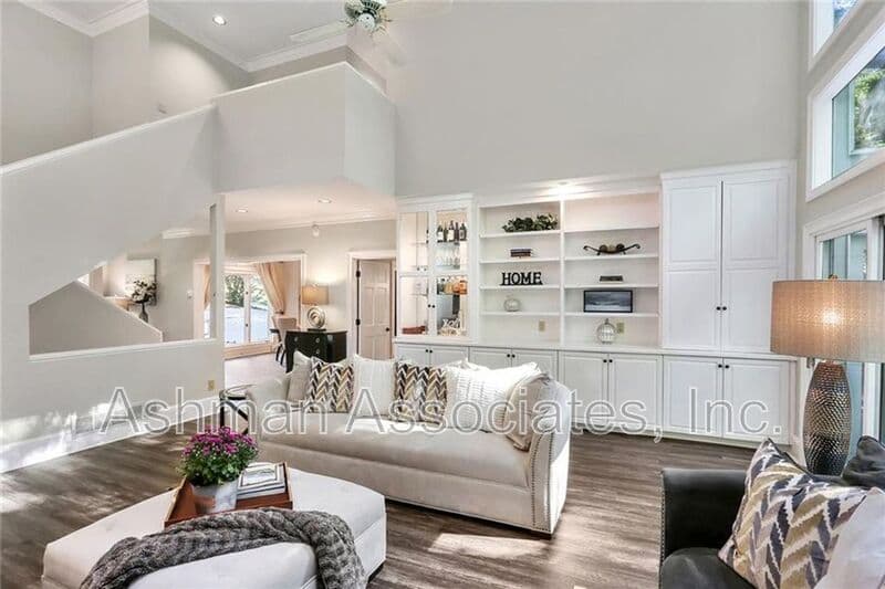 Atlanta House: 930 Manchester Place