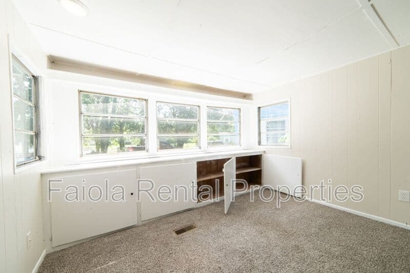 Franklinville House: 36 Hale Avenue