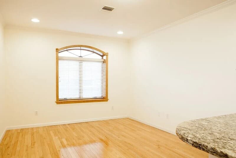 Flushing Condo: 4048 194th St