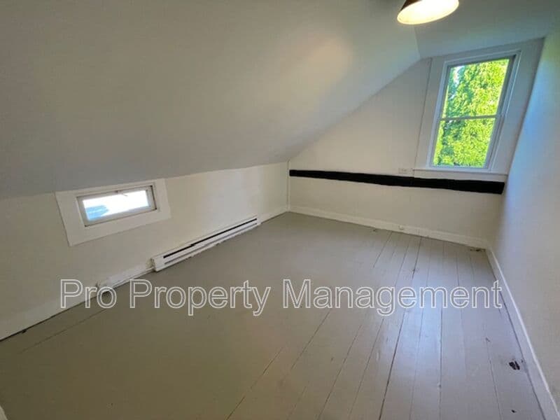 Kent House: 25 A Maple Street