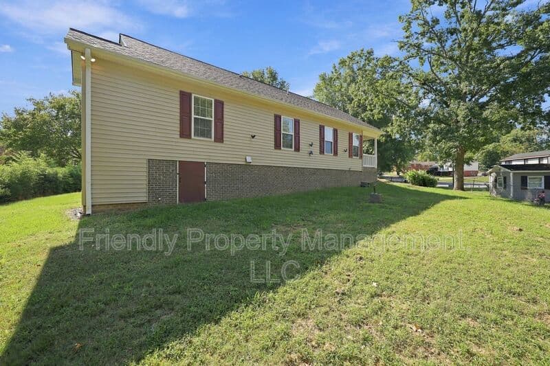 Greensboro House: 1 Llano Ct