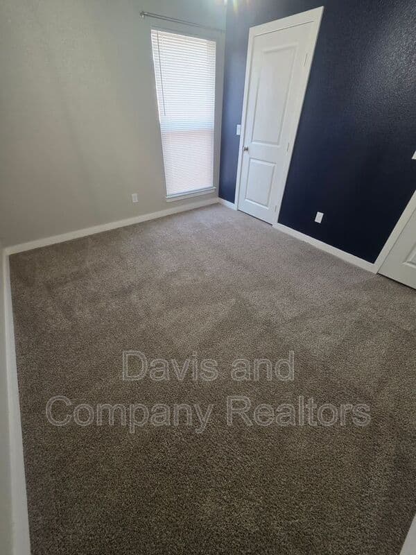 Midland House: 126 Pioneer Cir