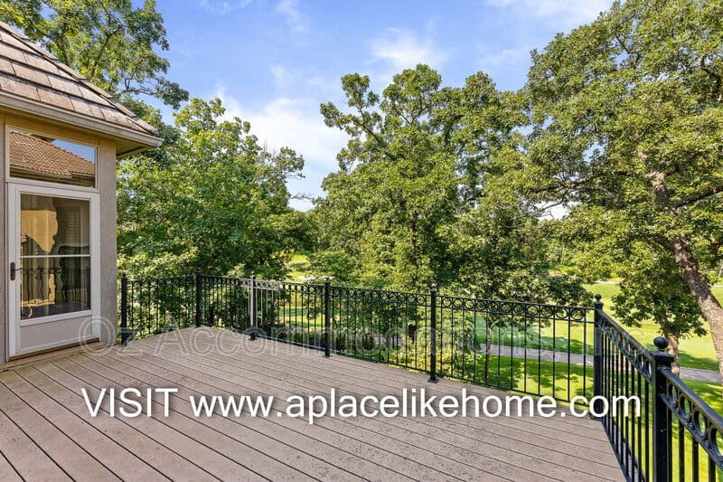 Loch Lloyd House: 16690 Country Club Ct