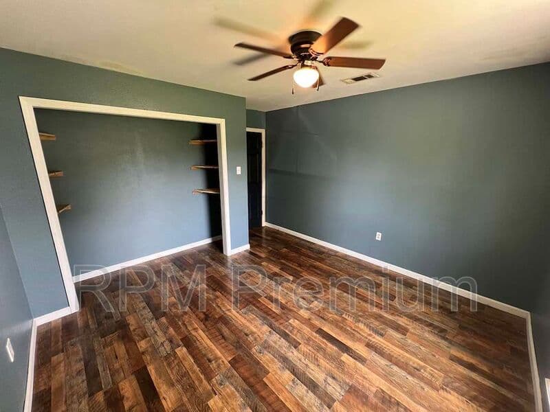 Denham Springs House: 8725 Fairoaks St