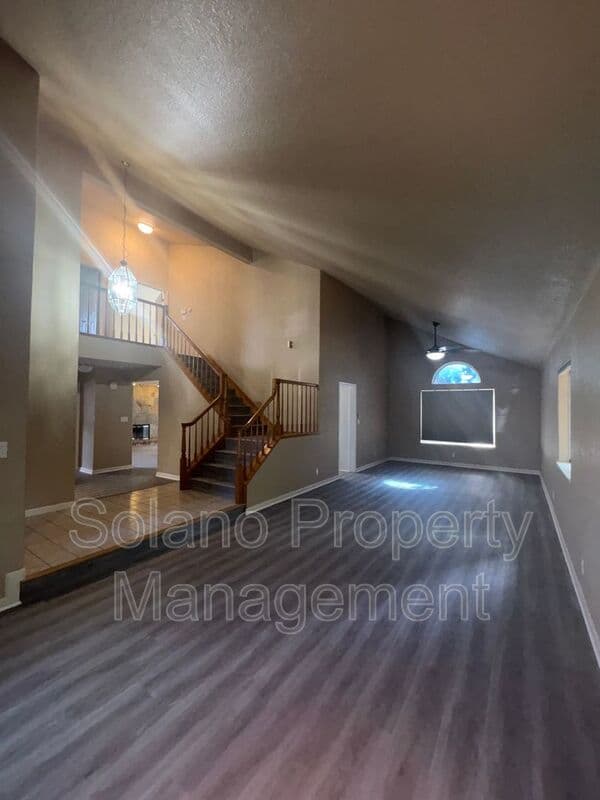 Fairfield House: 3426 Glen Ellen Dr