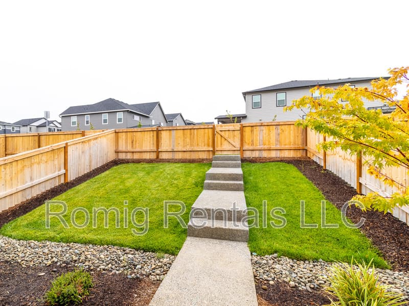 Vancouver House: 18615 Northeast 44th Avenue