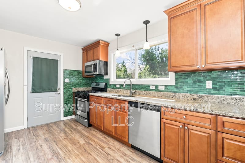 Mount Holly House: 213 Cardinal Lane