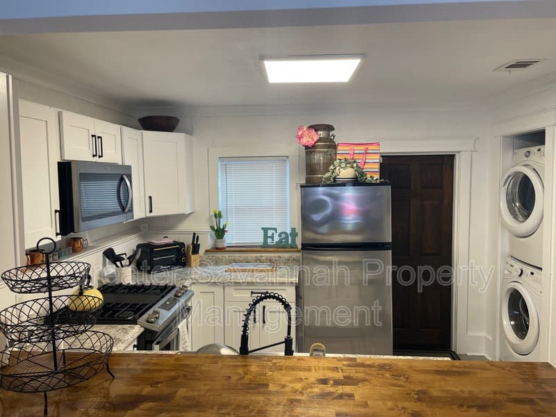 Savannah House: 626 East Waldburg Street