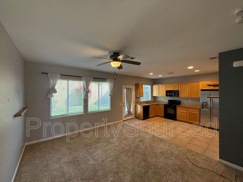 Manteca House: 2785 Silhouettes St