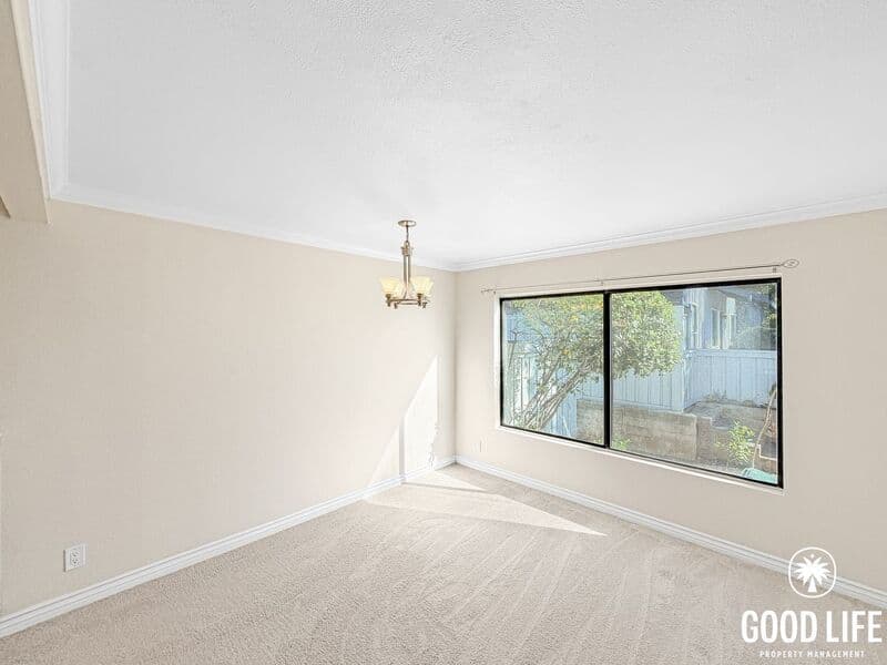 La Jolla Townhome: 8013 Caminito Gianna