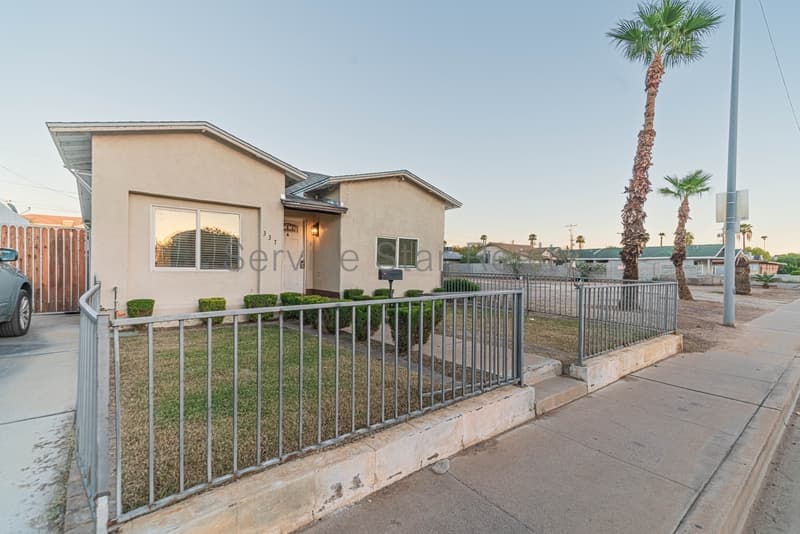 Phoenix House: 337 N 15th Ave