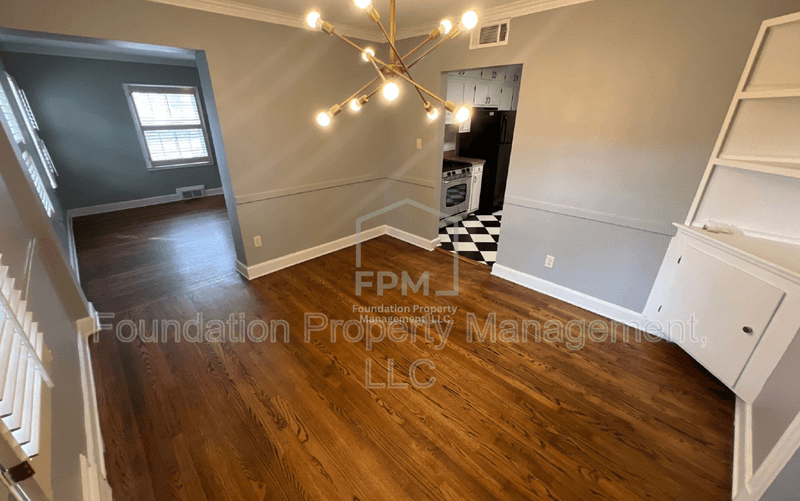 Memphis House: 252 East Edwin Circle