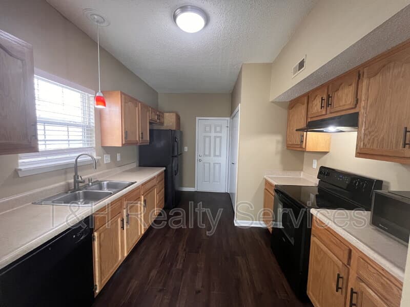 Indianapolis House: 7212 Parklake Place