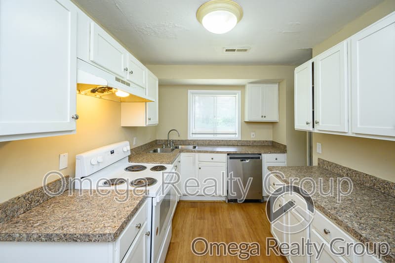 Birmingham House: 413 Wedgeworth Rd