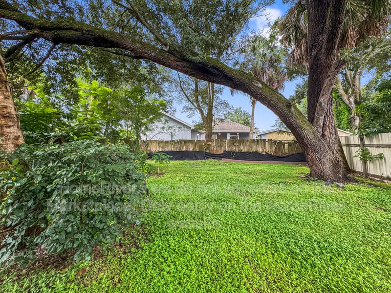 Tampa House: 1512 W Comanche Ave