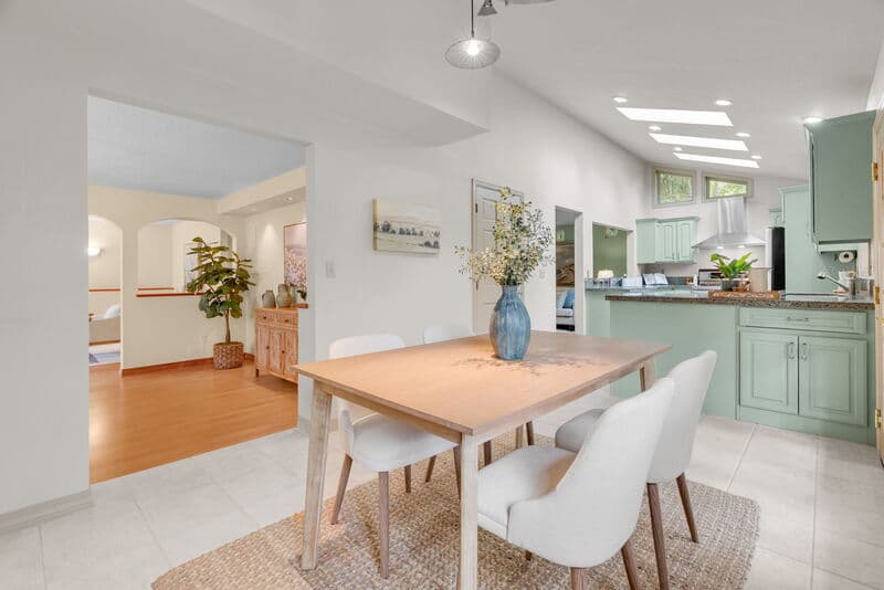 Portland House: 9255 Southwest Boones Ferry Road