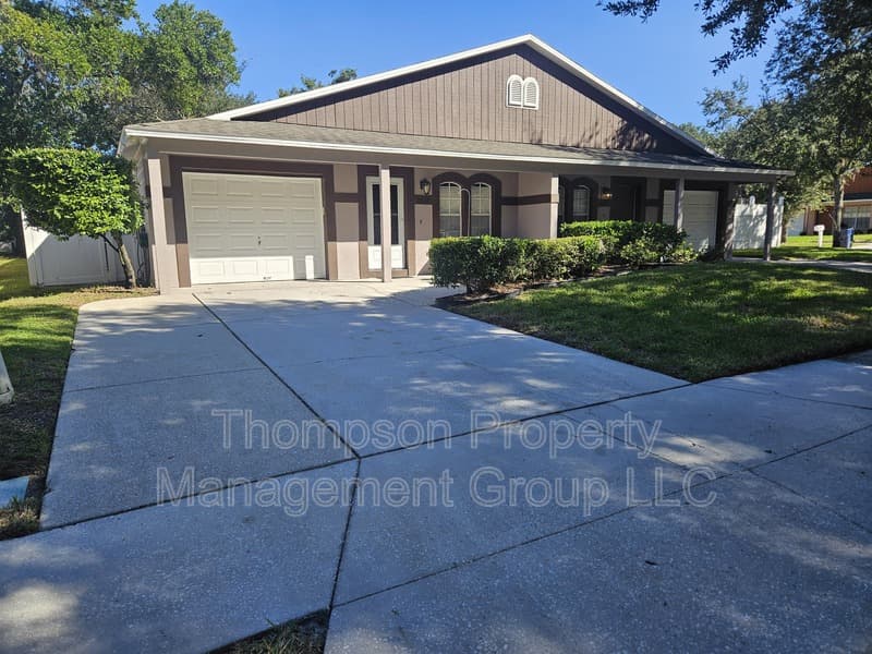 Tampa Townhome: 8512 N Hyaleah Rd