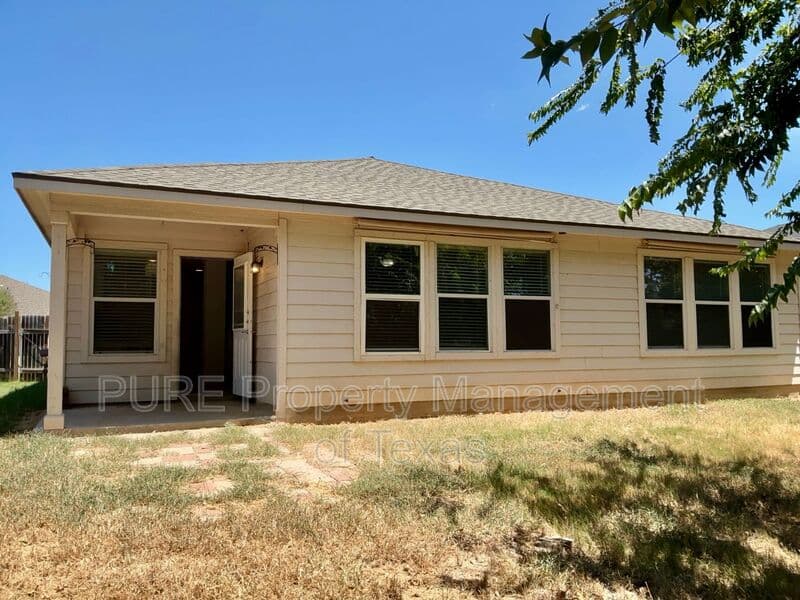 Leander House: 789 Kingfisher Ln