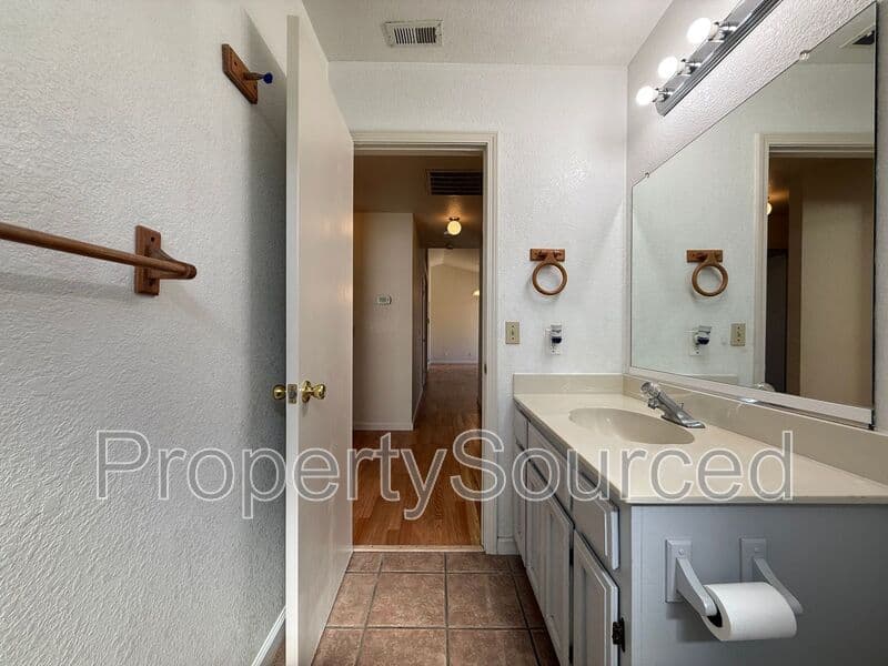 Lathrop House: 15050 Hollyhock Ct