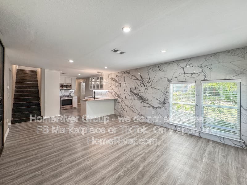 Dallas House: 1124 E 11th St