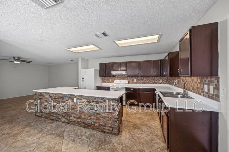 Converse House: 7702 Fairton Pl