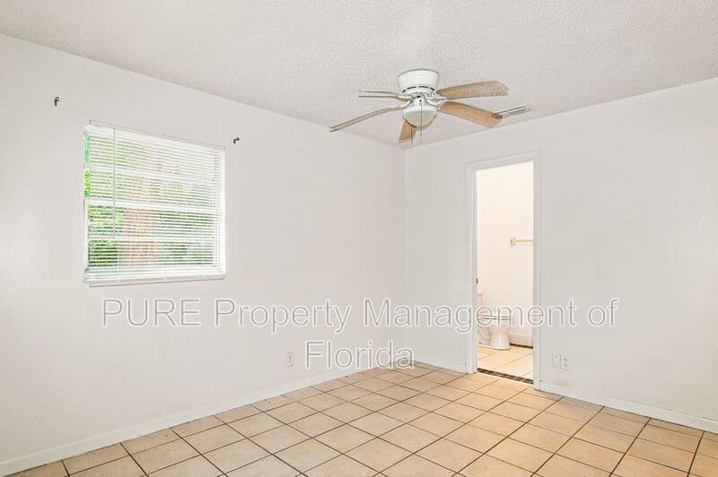 Ocala House: 5714 SE 4th Street