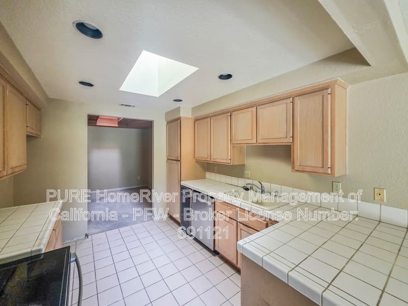 Murrieta House: 38421 Oaktree Loop
