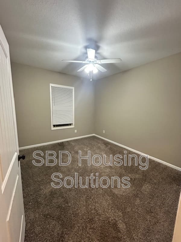 Blue Springs House: 8901 SW 8th St