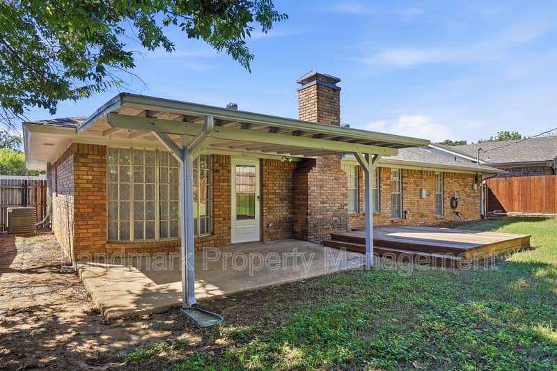Arlington House: 5917 Pleasant Hill Drive