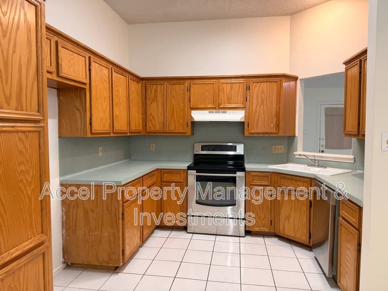 McAllen House: 6617 N. 40th