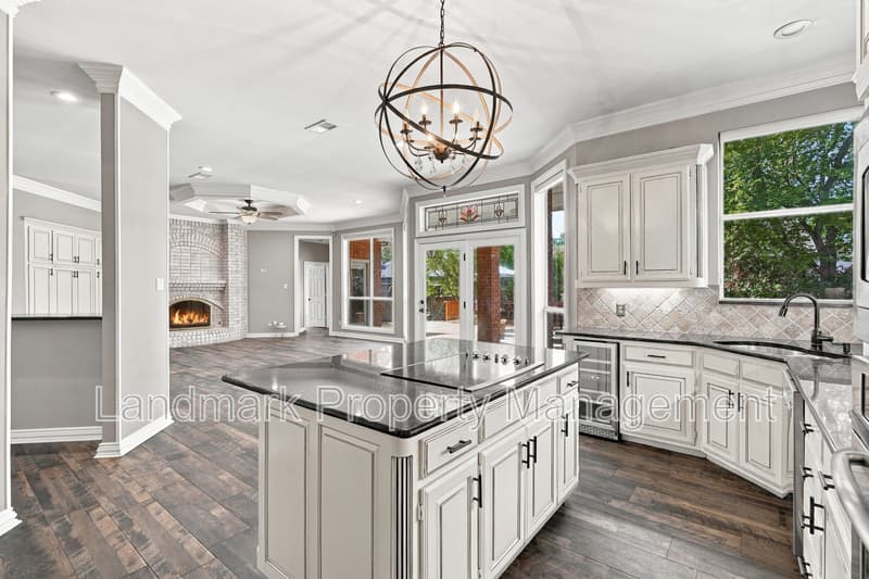 Arlington House: 2114 Bay Club Drive