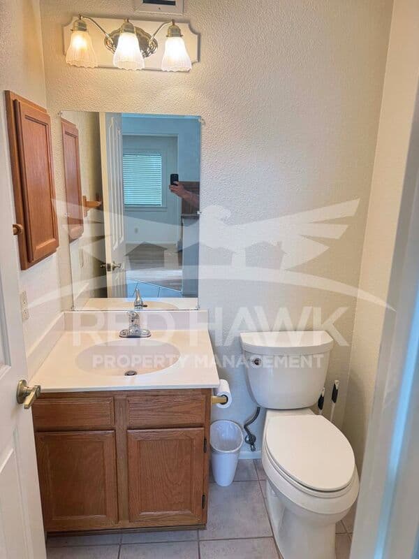 Tempe House: 25 W La Vieve Ln