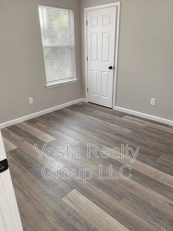 Stockbridge House: 407 Sage Ct