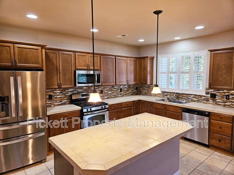 Poulsbo House: 2614 NE Noll Valley Loop