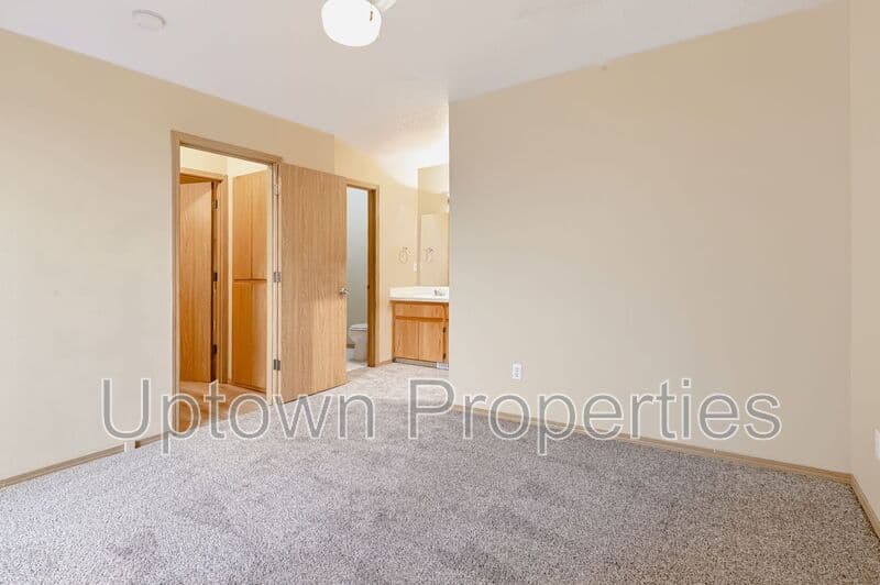 Happy Valley House: 14182 SE Summerfield Loop