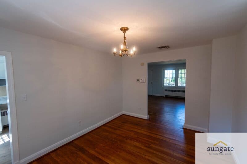 Towson House: 211 Burke Ave