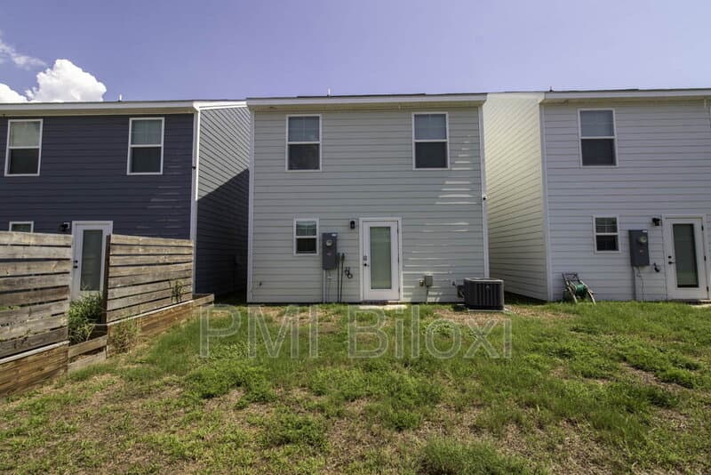 Biloxi House: 143 Coral Breeze Dr