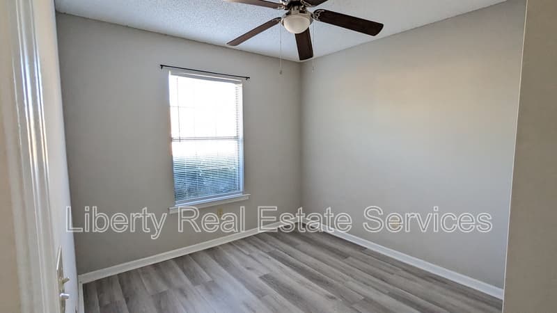 Hinesville House: 122 Crosby Dr