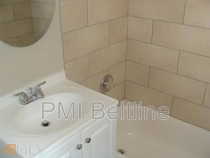 Decatur House: 2881 Monterey Drive