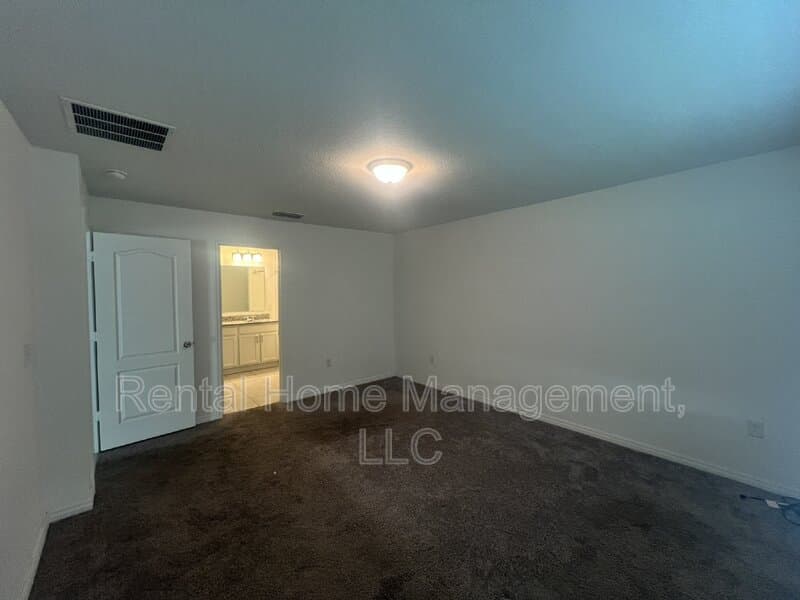 St. Cloud House: 3201 Sweet Acres Pl