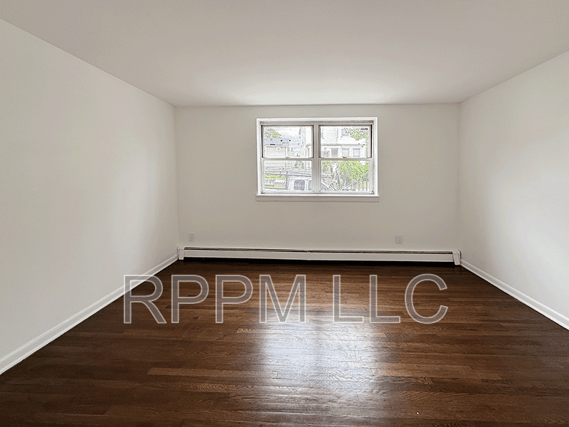 Belleville Condo: 109 William St #2