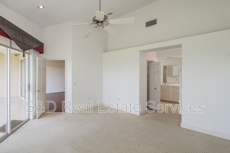 Lakeland Condo: 447 Enclave Place