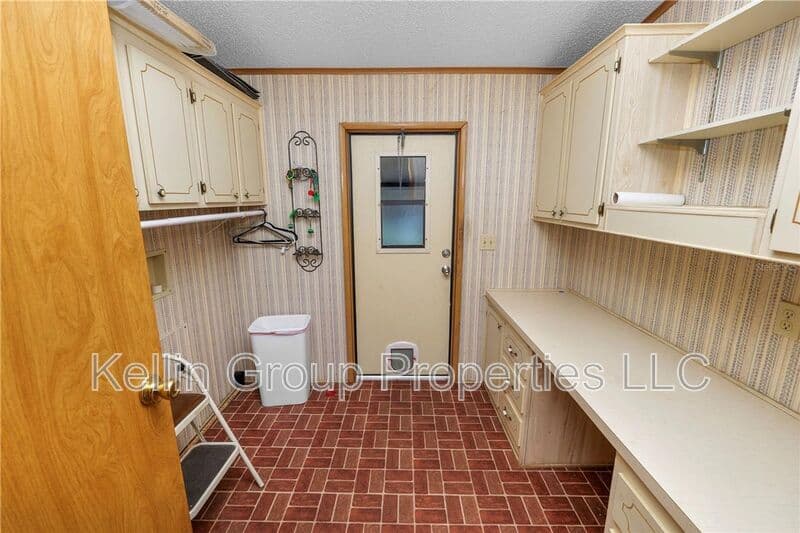 Lakeland House: 1706 Fox Hill Dr