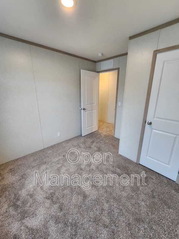 Boone House: 1901 1st St,