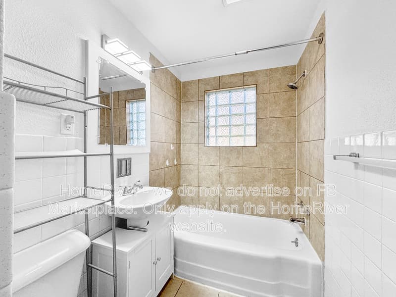 New Castle House: 1406 N Mercer St
