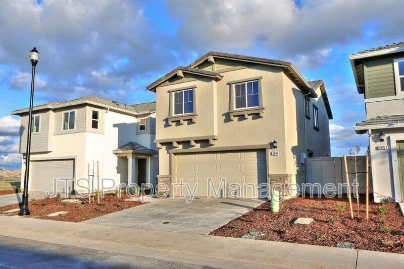 Roseville House: 2049 Shady Tree Circle