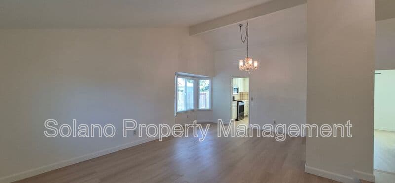 Fairfield House: 5023 Oakbrook Cir