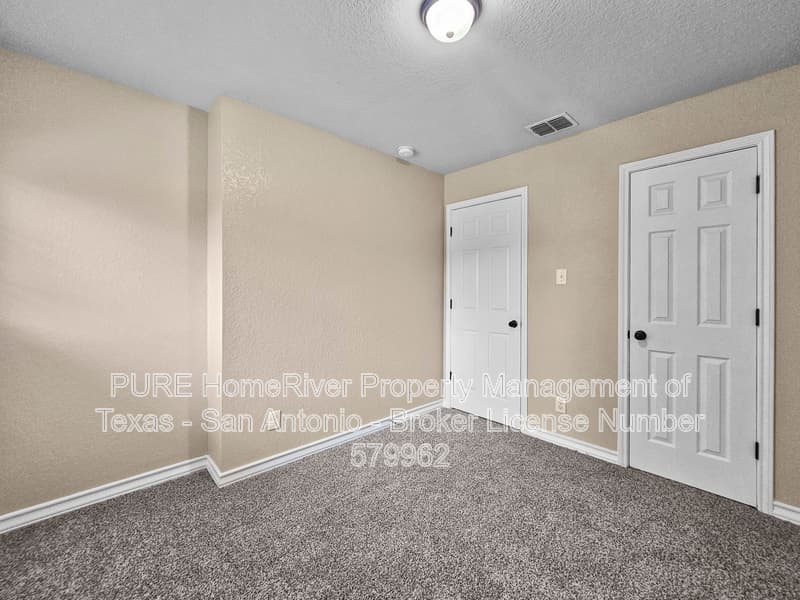 San Antonio House: 6322 Attucks Ln