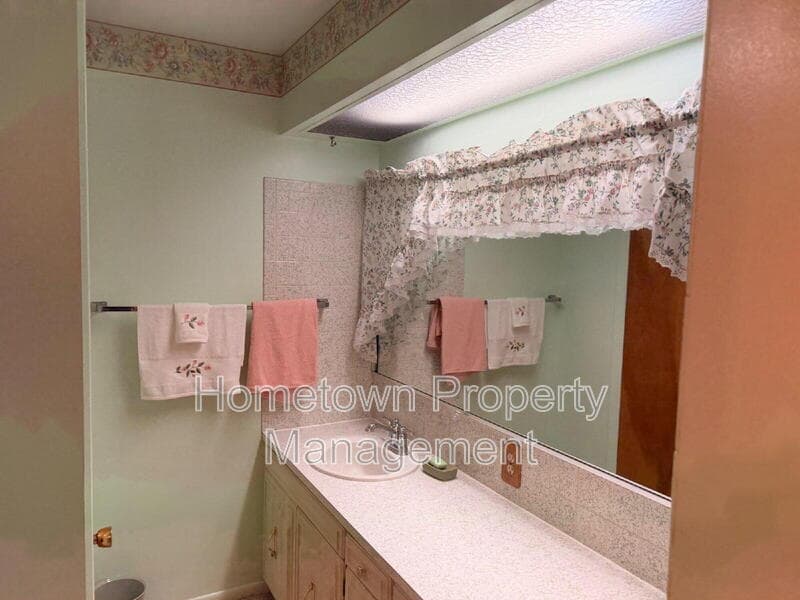 Camp Hill House: 215 N 33rd St