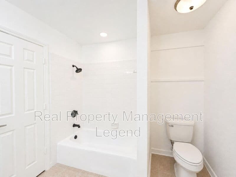 Benbrook House: 70 Legend Road